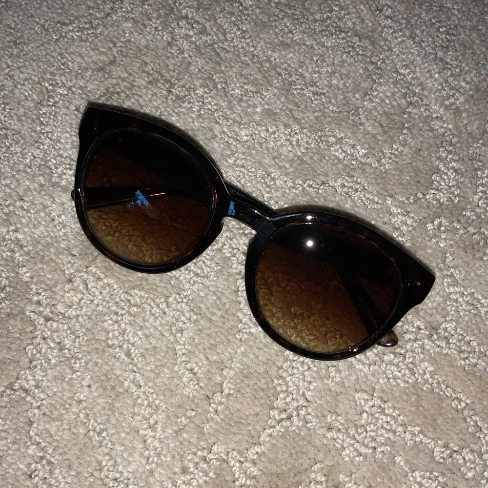 tortoise shell sunglasses - Picture 2 of 7